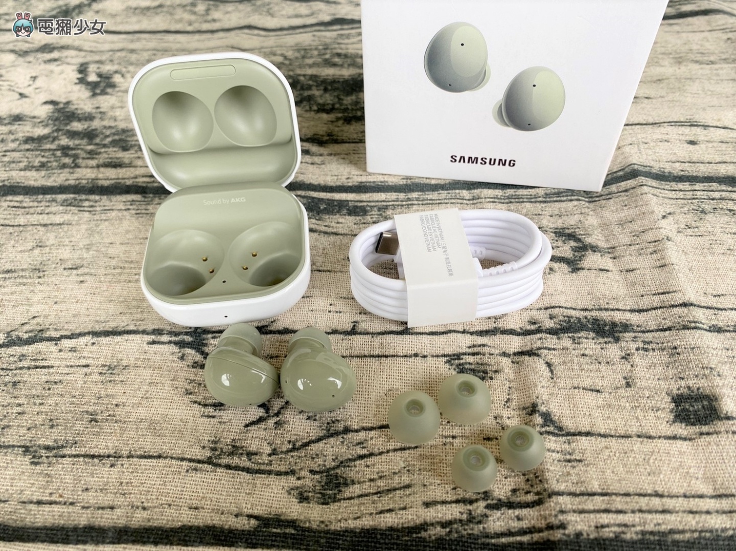 开箱|超进化!三星 Galaxy Watch4 系列 可以下载 App 好方便!同场加映三星 Galaxy Buds2 开箱 内容图29 潮品文-大潮社旗下实时最新热点娱乐时尚数码等新闻资讯网站! 开箱|超进化!三星 Galaxy Watch4 系列 可以下载 App 好方便!同场加映三星 Galaxy Buds2 开箱