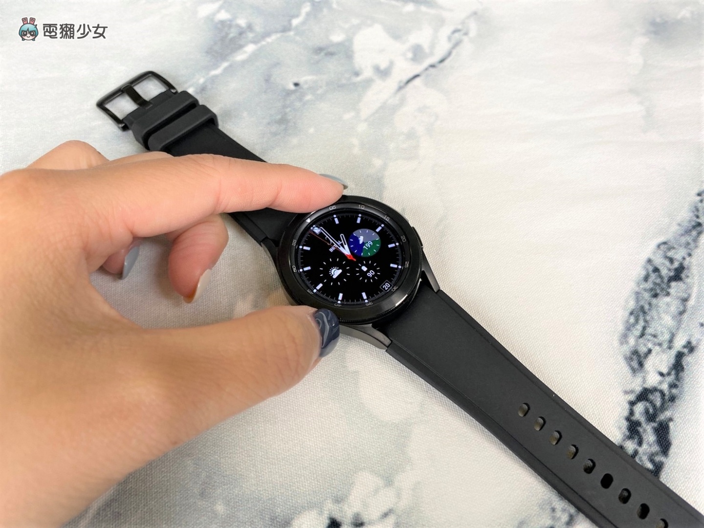 开箱|超进化!三星 Galaxy Watch4 系列 可以下载 App 好方便!同场加映三星 Galaxy Buds2 开箱 内容图3 潮品文-大潮社旗下实时最新热点娱乐时尚数码等新闻资讯网站! 开箱|超进化!三星 Galaxy Watch4 系列 可以下载 App 好方便!同场加映三星 Galaxy Buds2 开箱