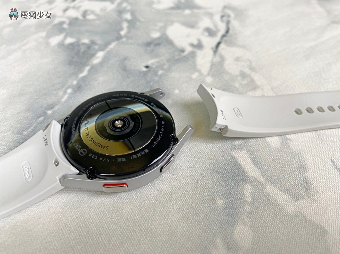 开箱|超进化!三星 Galaxy Watch4 系列 可以下载 App 好方便!同场加映三星 Galaxy Buds2 开箱 内容图8 潮品文-大潮社旗下实时最新热点娱乐时尚数码等新闻资讯网站! 开箱|超进化!三星 Galaxy Watch4 系列 可以下载 App 好方便!同场加映三星 Galaxy Buds2 开箱