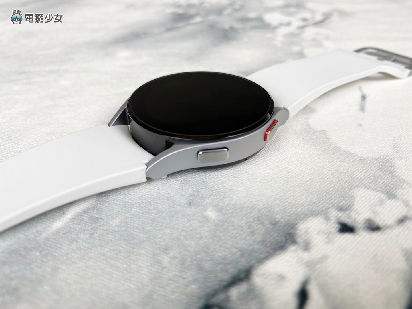 开箱|超进化!三星 Galaxy Watch4 系列 可以下载 App 好方便!同场加映三星 Galaxy Buds2 开箱 内容图6 潮品文-大潮社旗下实时最新热点娱乐时尚数码等新闻资讯网站! 开箱|超进化!三星 Galaxy Watch4 系列 可以下载 App 好方便!同场加映三星 Galaxy Buds2 开箱