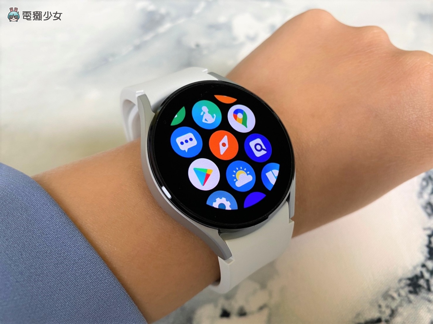 开箱|超进化!三星 Galaxy Watch4 系列 可以下载 App 好方便!同场加映三星 Galaxy Buds2 开箱 内容图14 潮品文-大潮社旗下实时最新热点娱乐时尚数码等新闻资讯网站! 开箱|超进化!三星 Galaxy Watch4 系列 可以下载 App 好方便!同场加映三星 Galaxy Buds2 开箱