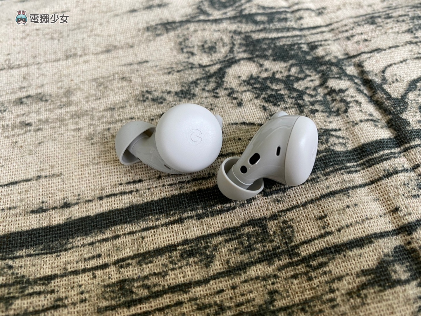 开箱|超聪明!Google Pixel Buds A-Series 开箱 会翻译、导航、算数学、换汇率的高 CP 值耳机 内容图8 潮品文-大潮社旗下实时最新热点娱乐时尚数码等新闻资讯网站! 开箱|超聪明!Google Pixel Buds A-Series 开箱 会翻译、导航、算数学、换汇率的高 CP 值耳机