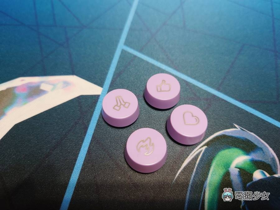 开箱|手机、平板都能同时连线!罗技大胆配色 POP KEYS 充满表情符号的无线机械键盘世界 内容图6 潮品文-大潮社旗下实时最新热点娱乐时尚数码等新闻资讯网站! 开箱|手机、平板都能同时连线!罗技大胆配色 POP KEYS 充满表情符号的无线机械键盘世界