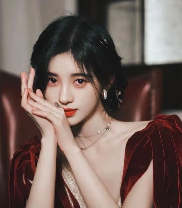 盘点5位红毯造型翻车的女星！欧阳娜娜、周冬雨身材被嘲 鞠婧祎生图泄真实身高 娱乐资讯 图1张
