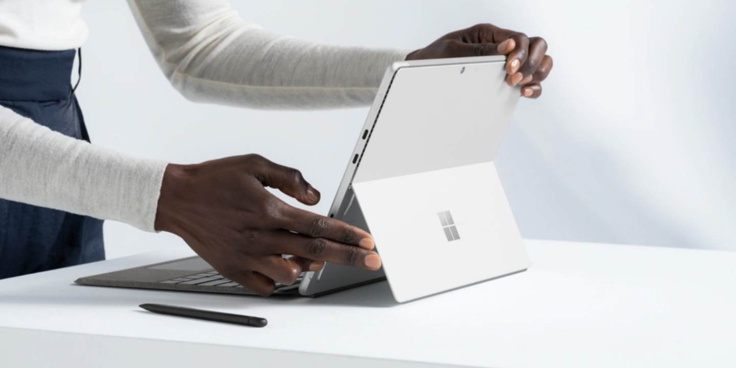 微软发表多款 Surface 新品!新款二合一笔电‘ Surface Pro 8 ’拥有 13 吋窄边框萤幕,还支援 120Hz 超高更新率! 内容图5 潮品文-大潮社旗下实时最新热点娱乐时尚数码等新闻资讯网站! 微软发表多款 Surface 新品!新款二合一笔电‘ Surface Pro 8 ’拥有 13 吋窄边框萤幕,还支援 120Hz 超高更新率!