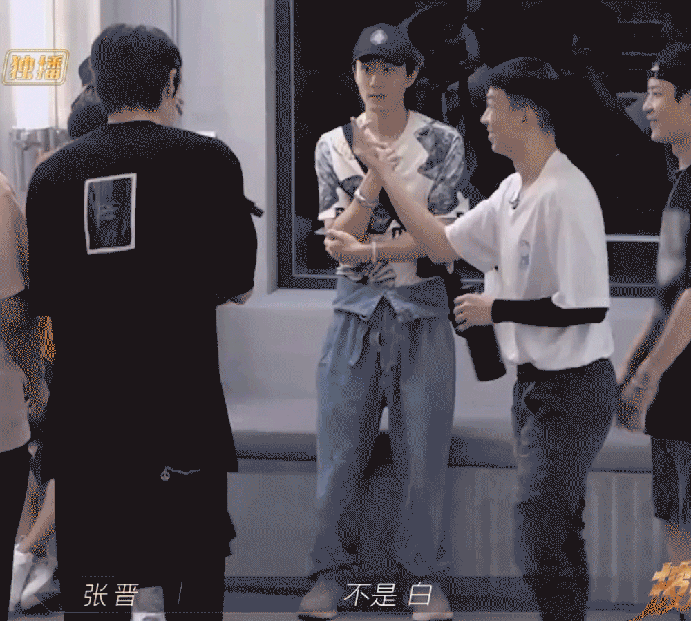 塑料父子情！ 张晋想不起白举纲全名...“白”了老半天让蔡少芬都看不下去了 娱乐资讯 图2张