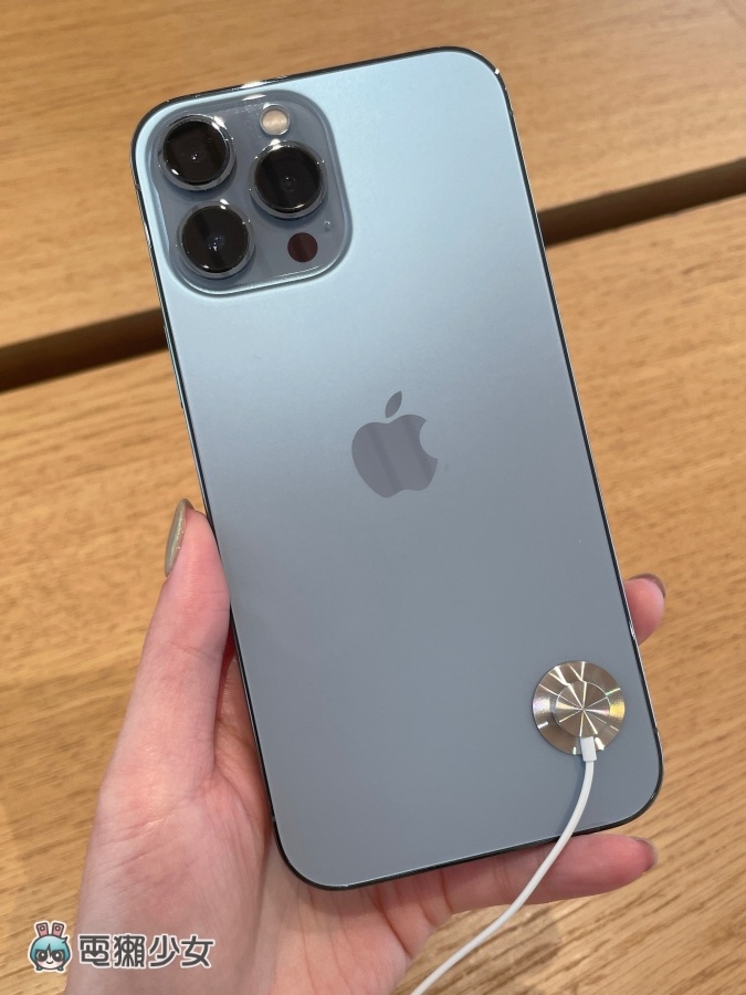 iPhone 13 全系列颜色解析!粉色、天峰蓝真的很好看 跟 iPhone 12 的相似色差多少? 内容图7 潮品文-大潮社旗下实时最新热点娱乐时尚数码等新闻资讯网站! iPhone 13 全系列颜色解析!粉色、天峰蓝真的很好看 跟 iPhone 12 的相似色差多少?