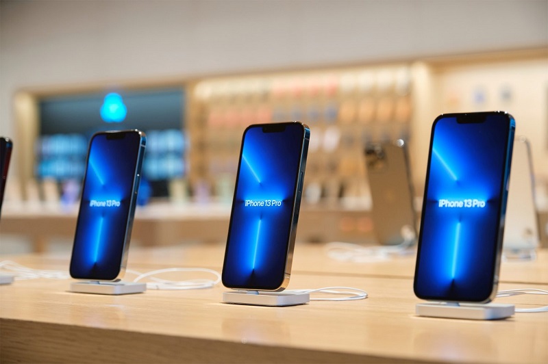 Tips I 不用再靠男友了！教你如何把旧iPhone数据转移到iPhone 13! 更多热点 图1张