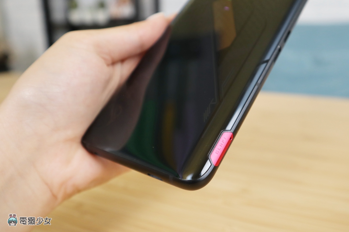 评测｜打手游用‘ ROG Phone 5s Pro ’助你更上一层楼！AirTrigger 5 让你每根手指头都有事情做！