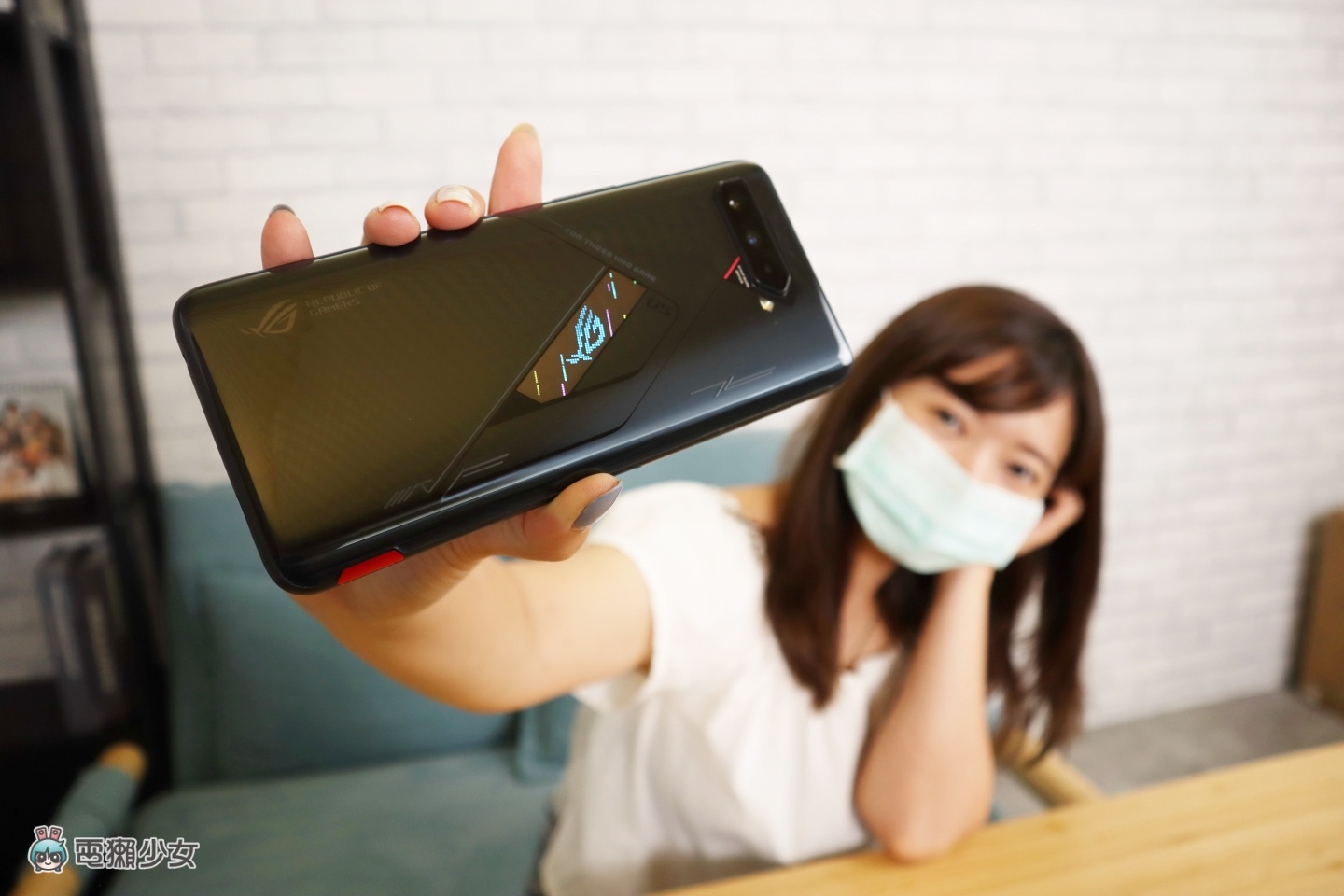 评测｜打手游用‘ ROG Phone 5s Pro ’助你更上一层楼！AirTrigger 5 让你每根手指头都有事情做！