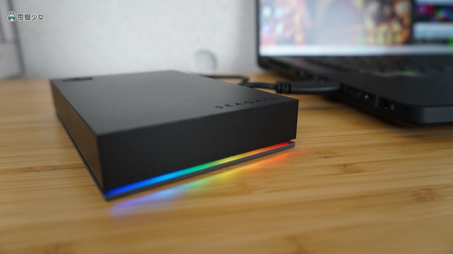 开箱|我的外接硬碟超炫!Seagate FireCuda Gaming Hub 大容量 还有超帅电竞灯效 内容图17 潮品文-大潮社旗下实时最新热点娱乐时尚数码等新闻资讯网站! 开箱|我的外接硬碟超炫!Seagate FireCuda Gaming Hub 大容量 还有超帅电竞灯效