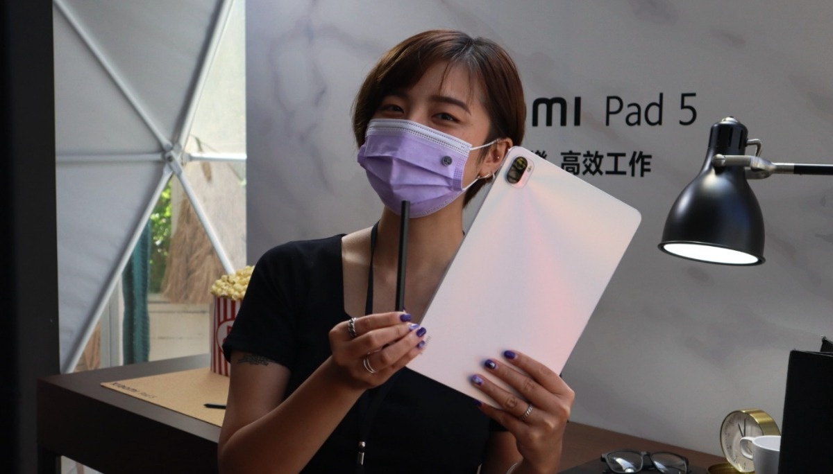 万元有找！小米平板‘ Xiaomi Pad 5 ’亮相，将于今晚 8 点开放预购！同场加映：两款高 CP 值的新机和扫拖机器人 2 也登场了