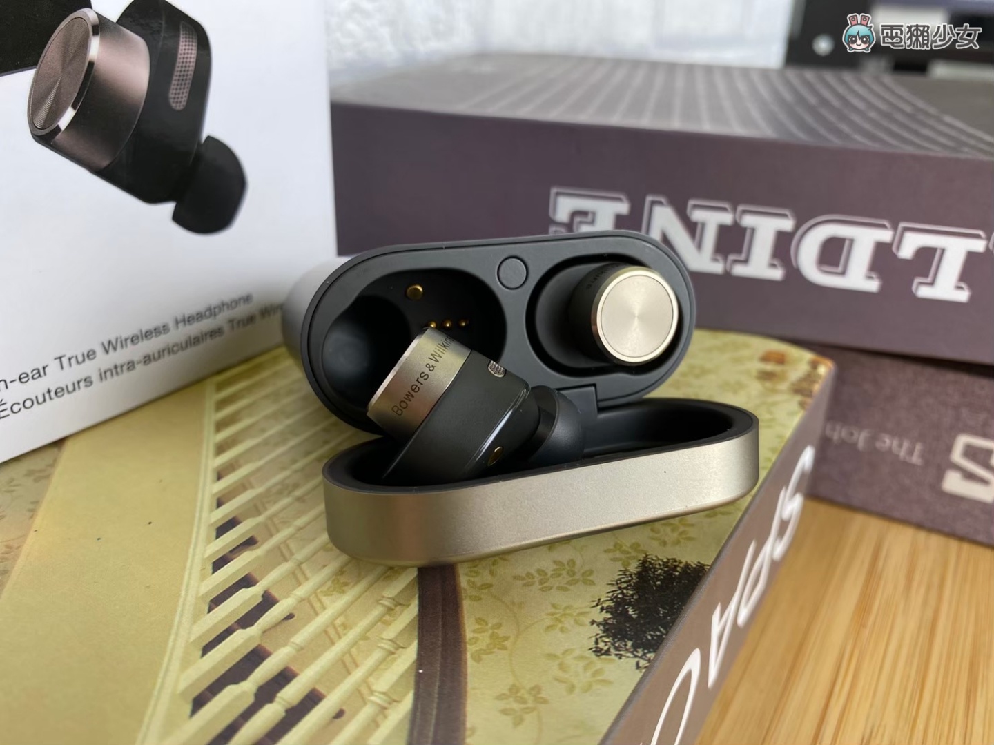 开箱|奢华耳机体验‘ Bowers & Wilkins PI7 ’音质超好 还能当蓝牙发射器 内容图8 潮品文-大潮社旗下实时最新热点娱乐时尚数码等新闻资讯网站! 开箱|奢华耳机体验‘ Bowers & Wilkins PI7 ’音质超好 还能当蓝牙发射器