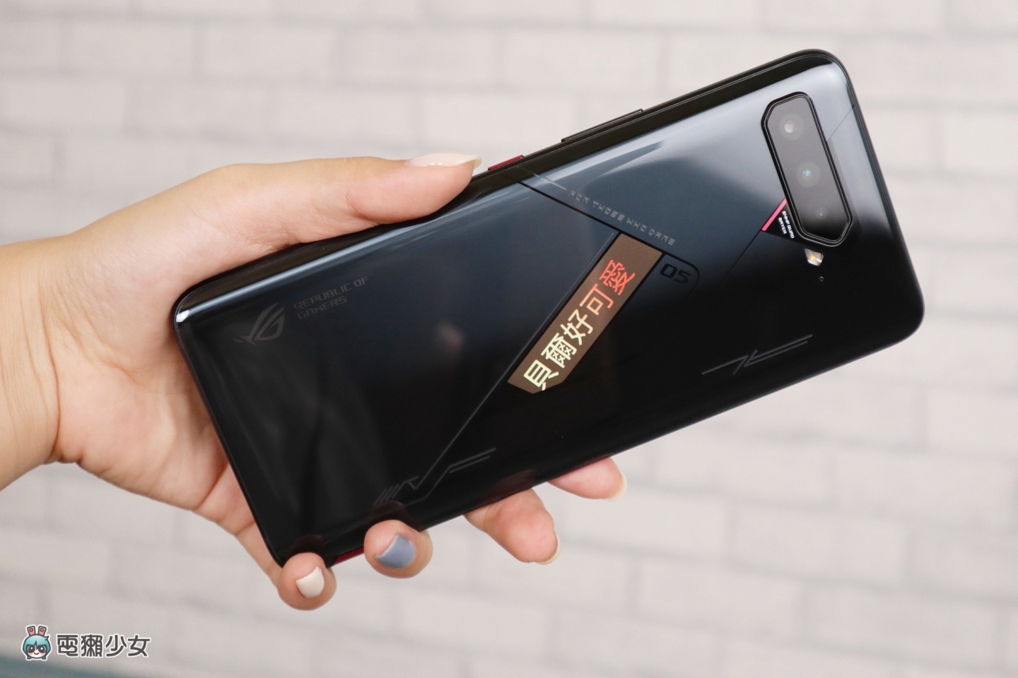 评测｜打手游用‘ ROG Phone 5s Pro ’助你更上一层楼！AirTrigger 5 让你每根手指头都有事情做！
