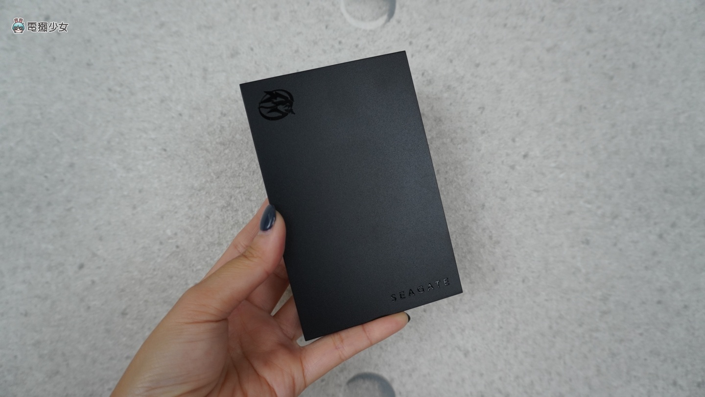 开箱|我的外接硬碟超炫!Seagate FireCuda Gaming Hub 大容量 还有超帅电竞灯效 内容图14 潮品文-大潮社旗下实时最新热点娱乐时尚数码等新闻资讯网站! 开箱|我的外接硬碟超炫!Seagate FireCuda Gaming Hub 大容量 还有超帅电竞灯效