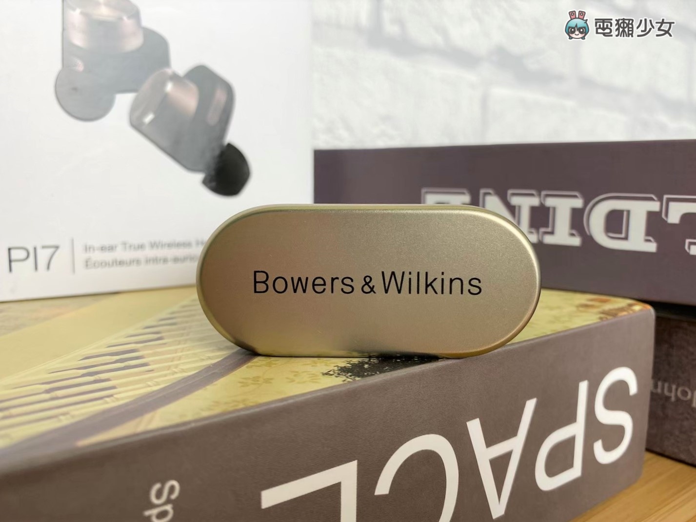开箱|奢华耳机体验‘ Bowers & Wilkins PI7 ’音质超好 还能当蓝牙发射器 内容图3 潮品文-大潮社旗下实时最新热点娱乐时尚数码等新闻资讯网站! 开箱|奢华耳机体验‘ Bowers & Wilkins PI7 ’音质超好 还能当蓝牙发射器