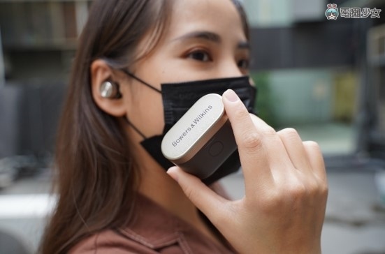 开箱|奢华耳机体验‘ Bowers & Wilkins PI7 ’音质超好 还能当蓝牙发射器 内容图1 潮品文-大潮社旗下实时最新热点娱乐时尚数码等新闻资讯网站! 开箱|奢华耳机体验‘ Bowers & Wilkins PI7 ’音质超好 还能当蓝牙发射器