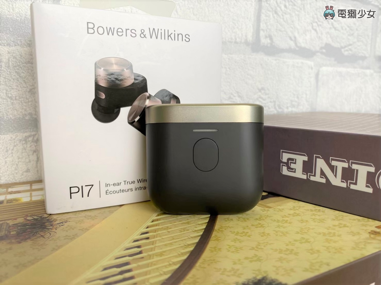 开箱|奢华耳机体验‘ Bowers & Wilkins PI7 ’音质超好 还能当蓝牙发射器 内容图4 潮品文-大潮社旗下实时最新热点娱乐时尚数码等新闻资讯网站! 开箱|奢华耳机体验‘ Bowers & Wilkins PI7 ’音质超好 还能当蓝牙发射器