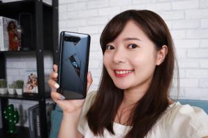 评测｜打手游用‘ ROG Phone 5s Pro ’助你更上一层楼！AirTrigger 5 让你每根手指头都有事情做！