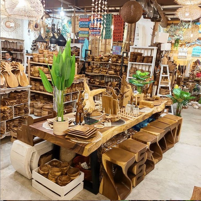 生活 I 隐藏在Seri Kembangan木质家具专卖店，三层楼越逛越种草！ 更多热点 图1张
