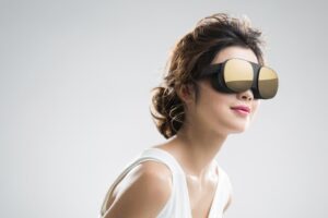 HTC 新款 VR 眼镜‘ VIVE Flow ’亮相！重量很轻巧但一样能给你沉浸式的视觉体验，售价新台币 14,990 元