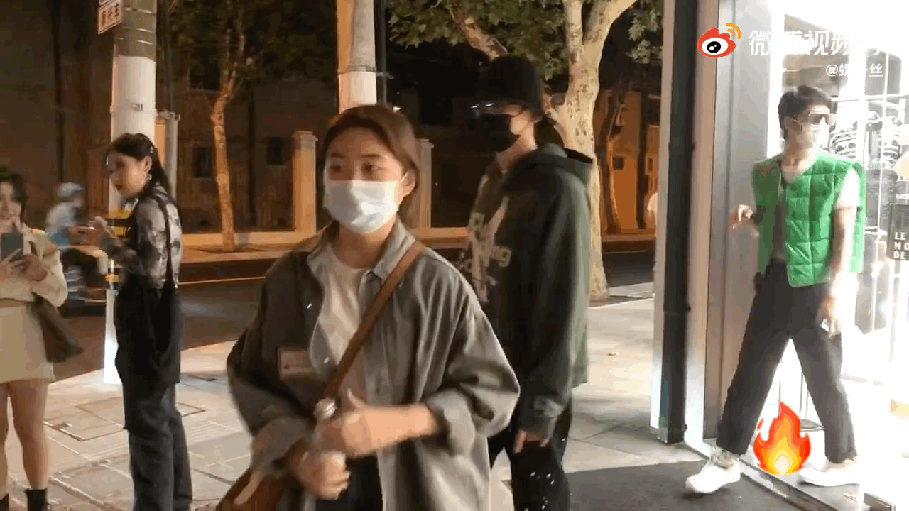 白敬亭、井柏然上海趴趴走狂被偶遇！ 他的手机壁纸成亮点...果然是自恋的王子啊 娱乐资讯 图2张