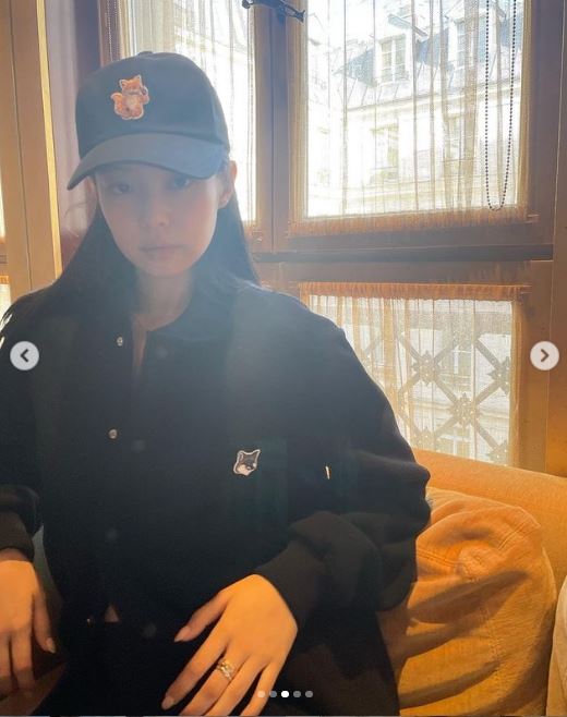“人间香奈儿”只扣1个扣子！外套里面没穿　网见缝隙辣爆 时尚资讯 图4张