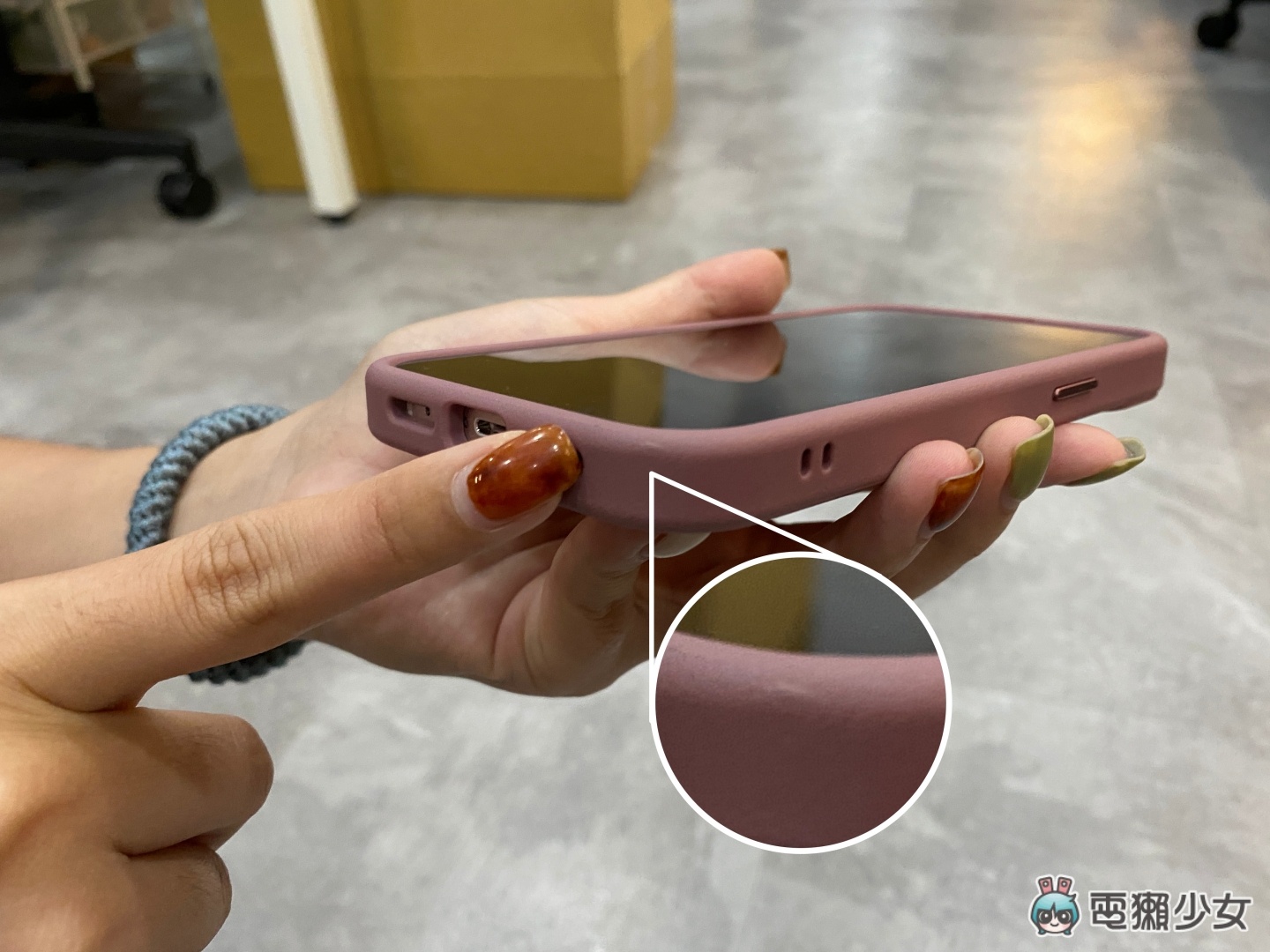 iPhone 13 摔落测试!装着 DEVILCASE 的‘ 恶魔防摔壳 PRO ’镜头防护加高 保护力更升级 内容图17 潮品文-大潮社旗下实时最新热点娱乐时尚数码等新闻资讯网站! iPhone 13 摔落测试!装着 DEVILCASE 的‘ 恶魔防摔壳 PRO ’镜头防护加高 保护力更升级