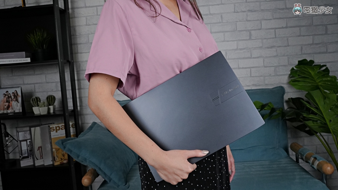 华硕平价 OLED 笔电‘ ASUS Vivobook Pro 14 OLED ’开箱！规格升级幅度超有感 三万五挑笔电就选它