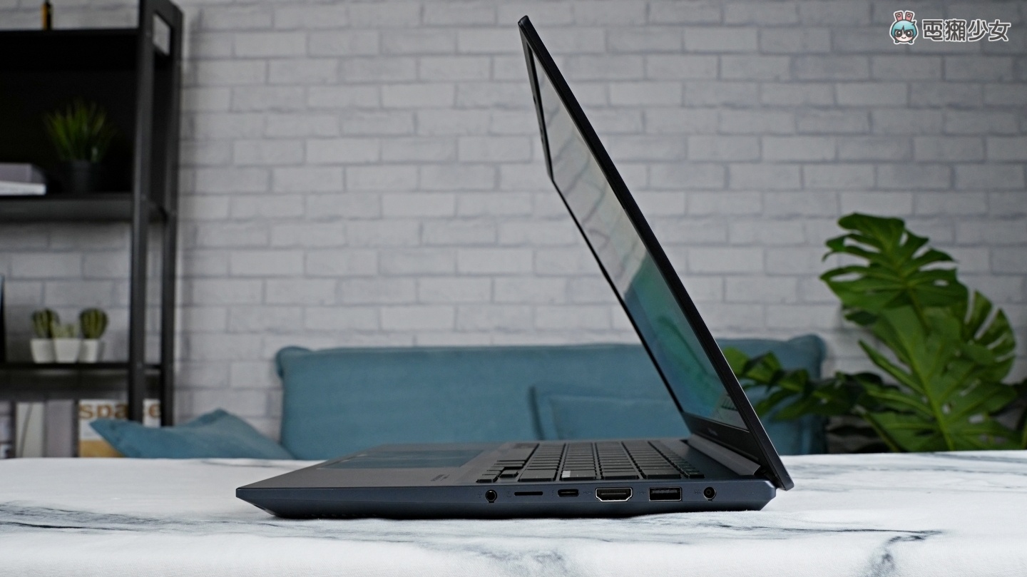 华硕平价 OLED 笔电‘ ASUS Vivobook Pro 14 OLED ’开箱！规格升级幅度超有感 三万五挑笔电就选它