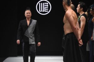 邰哥“一日名模”霸气走秀被亏勘场！陈婉若嗨喊：签约男模