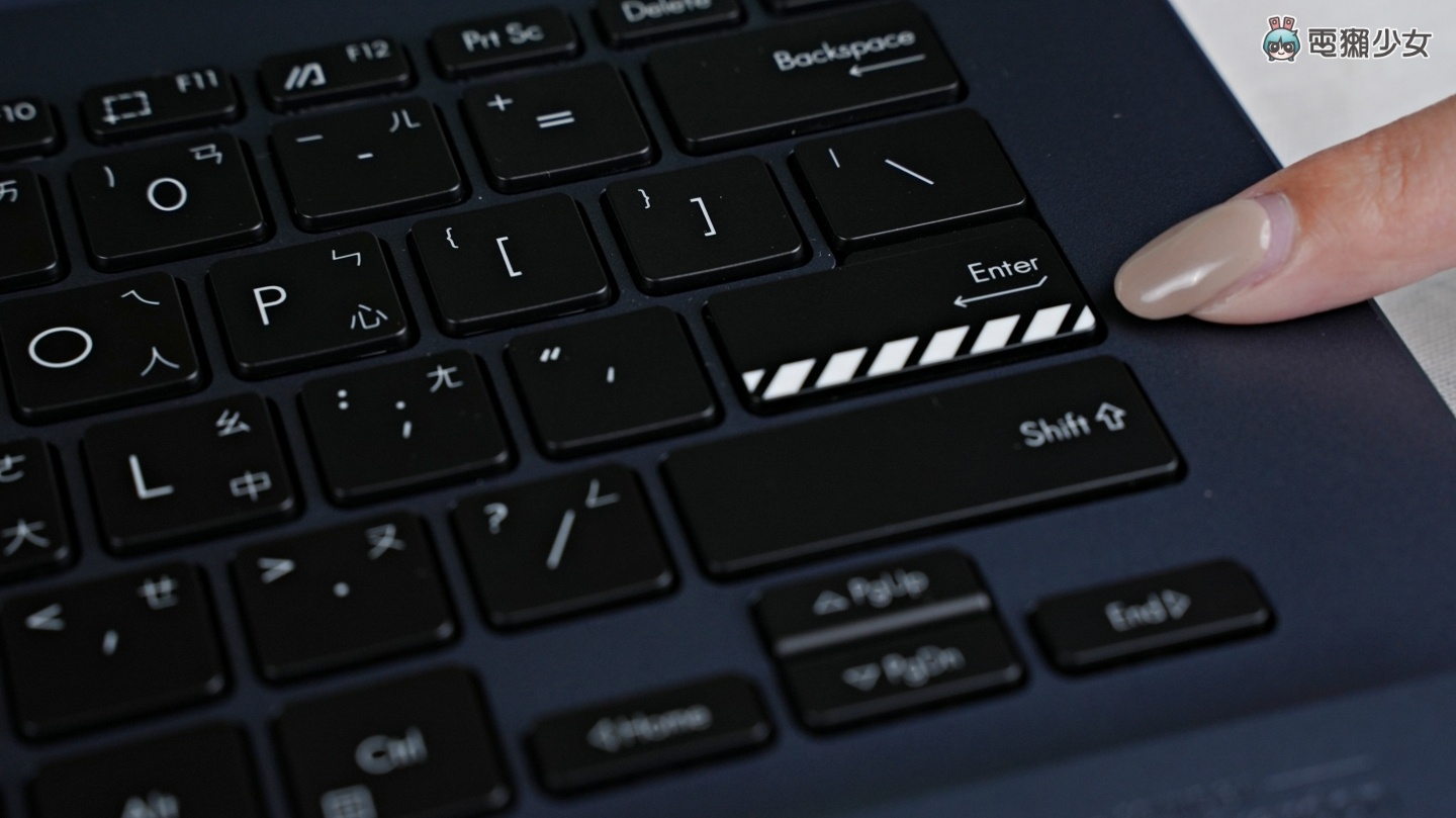 华硕平价 OLED 笔电‘ ASUS Vivobook Pro 14 OLED ’开箱！规格升级幅度超有感 三万五挑笔电就选它
