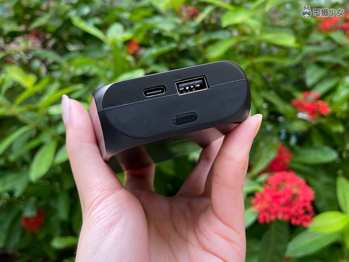 开箱｜Energizer UB5001 真无线蓝牙耳机 同时也是移动电源和无线充电器！快来看看这个酷东西！