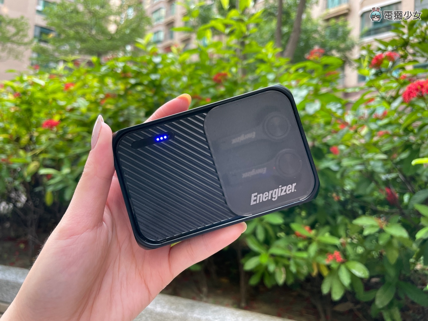 开箱｜Energizer UB5001 真无线蓝牙耳机 同时也是移动电源和无线充电器！快来看看这个酷东西！