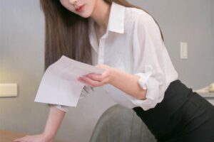 激似刘亦菲！“国民妖精”放送绝美胸型　白皙南半球全跑光