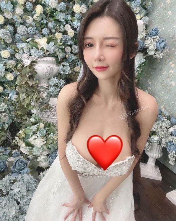直冲票选第2名！安希散步炸出雪白美胸　3秒Q弹晃晕万网 时尚资讯 图2张