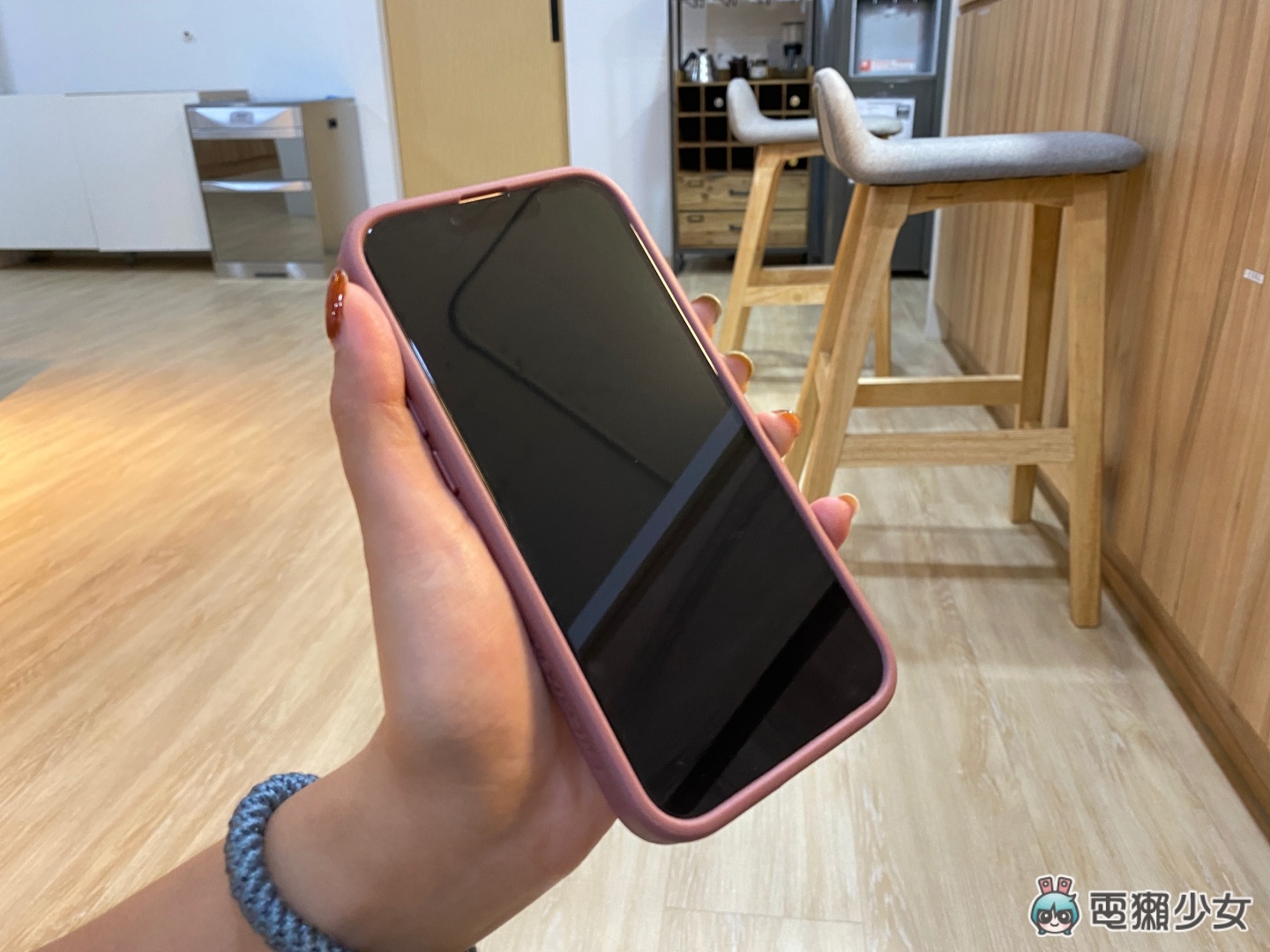 iPhone 13 摔落测试!装着 DEVILCASE 的‘ 恶魔防摔壳 PRO ’镜头防护加高 保护力更升级 内容图16 潮品文-大潮社旗下实时最新热点娱乐时尚数码等新闻资讯网站! iPhone 13 摔落测试!装着 DEVILCASE 的‘ 恶魔防摔壳 PRO ’镜头防护加高 保护力更升级