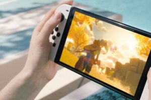 没仔细看不会发现！新款 Switch OLED 萤幕上多了一层透明薄膜，任天堂官方建议：勿撕