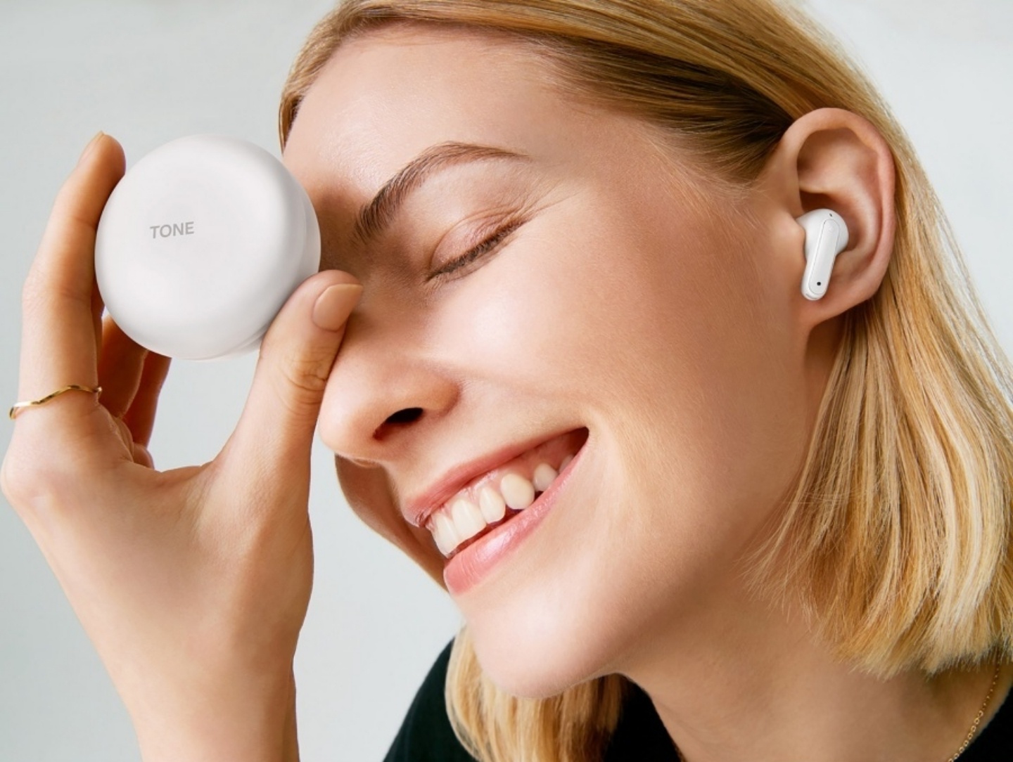 LG TONE Free 进化,推出 FP8、FP9 真无线蓝牙耳机,拥有 UVnano 抗菌功能 并支援 ANC 主动降噪 内容图1 潮品文-大潮社旗下实时最新热点娱乐时尚数码等新闻资讯网站! LG TONE Free 进化,推出 FP8、FP9 真无线蓝牙耳机,拥有 UVnano 抗菌功能 并支援 ANC 主动降噪