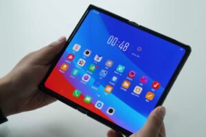 OPPO 折叠机传闻曝光！搭载高通 S888 处理器，展开后萤幕大小为 8 吋，有望于明年亮相