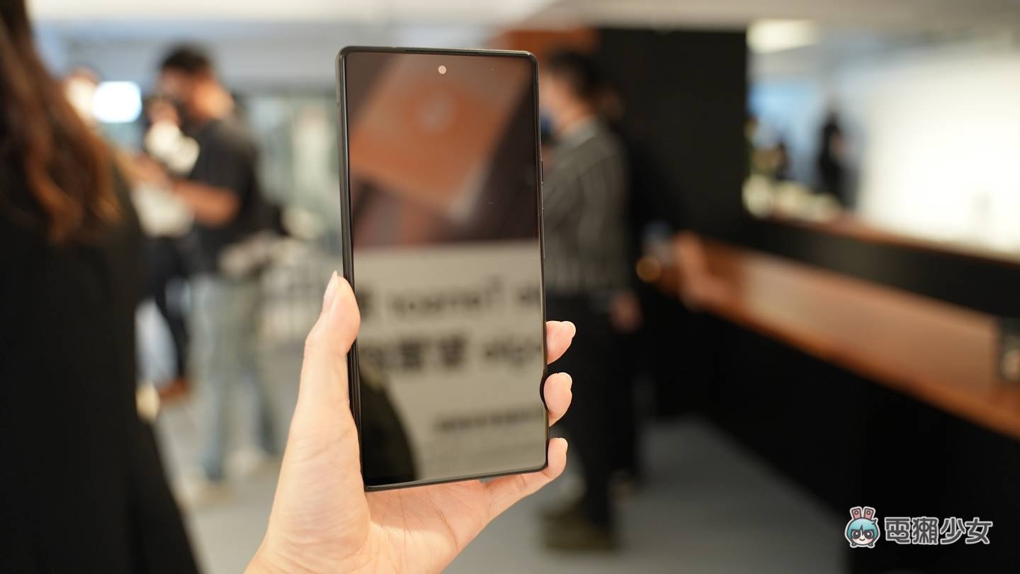 出门|Google Pixel 6 实机颜色长这样!粉嫩色系与外观细看上手玩 内容图10 潮品文-大潮社旗下实时最新热点娱乐时尚数码等新闻资讯网站! 出门|Google Pixel 6 实机颜色长这样!粉嫩色系与外观细看上手玩