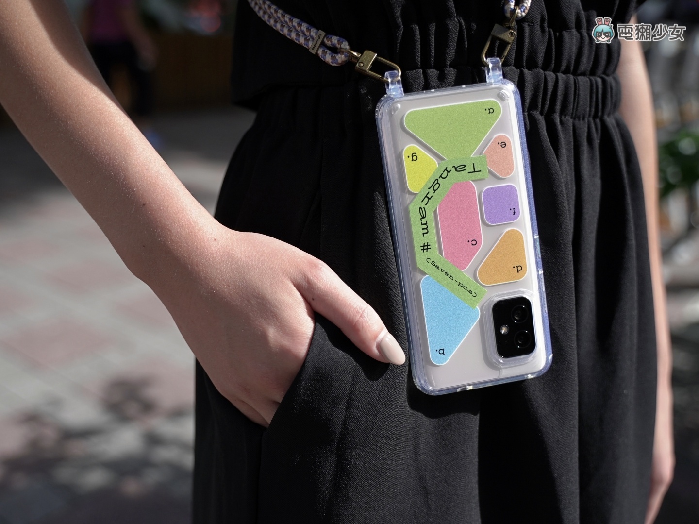 也太好看！Zenfone 8 设计师联名手机壳限量登场 搭配 Topologie 绳索背带时尚及便利性满分