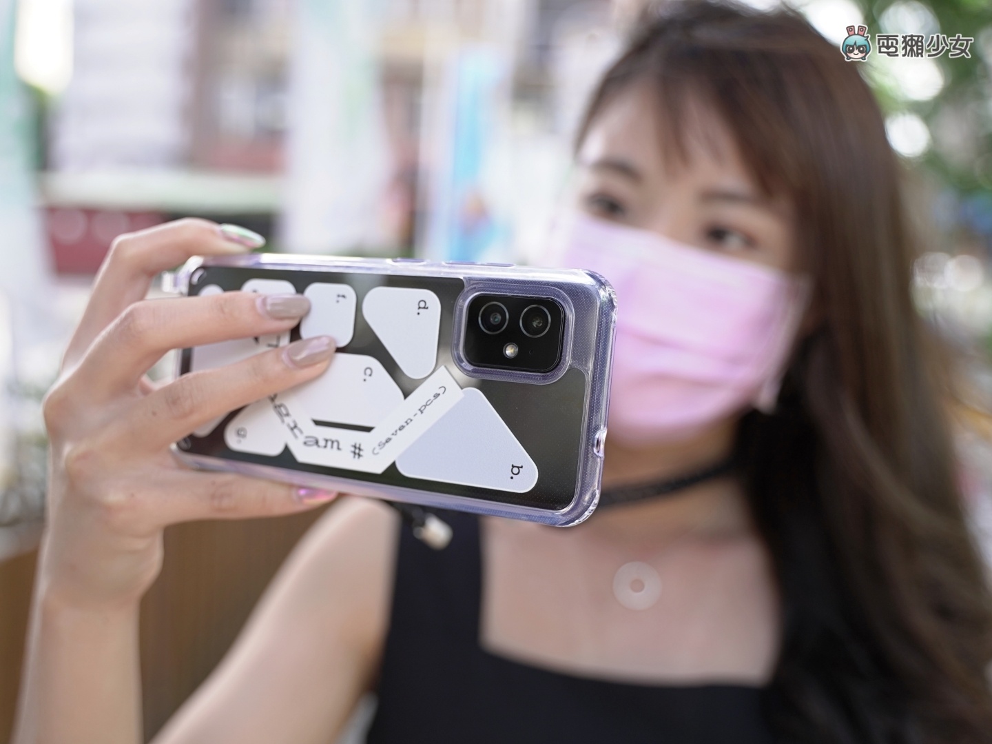 也太好看！Zenfone 8 设计师联名手机壳限量登场 搭配 Topologie 绳索背带时尚及便利性满分