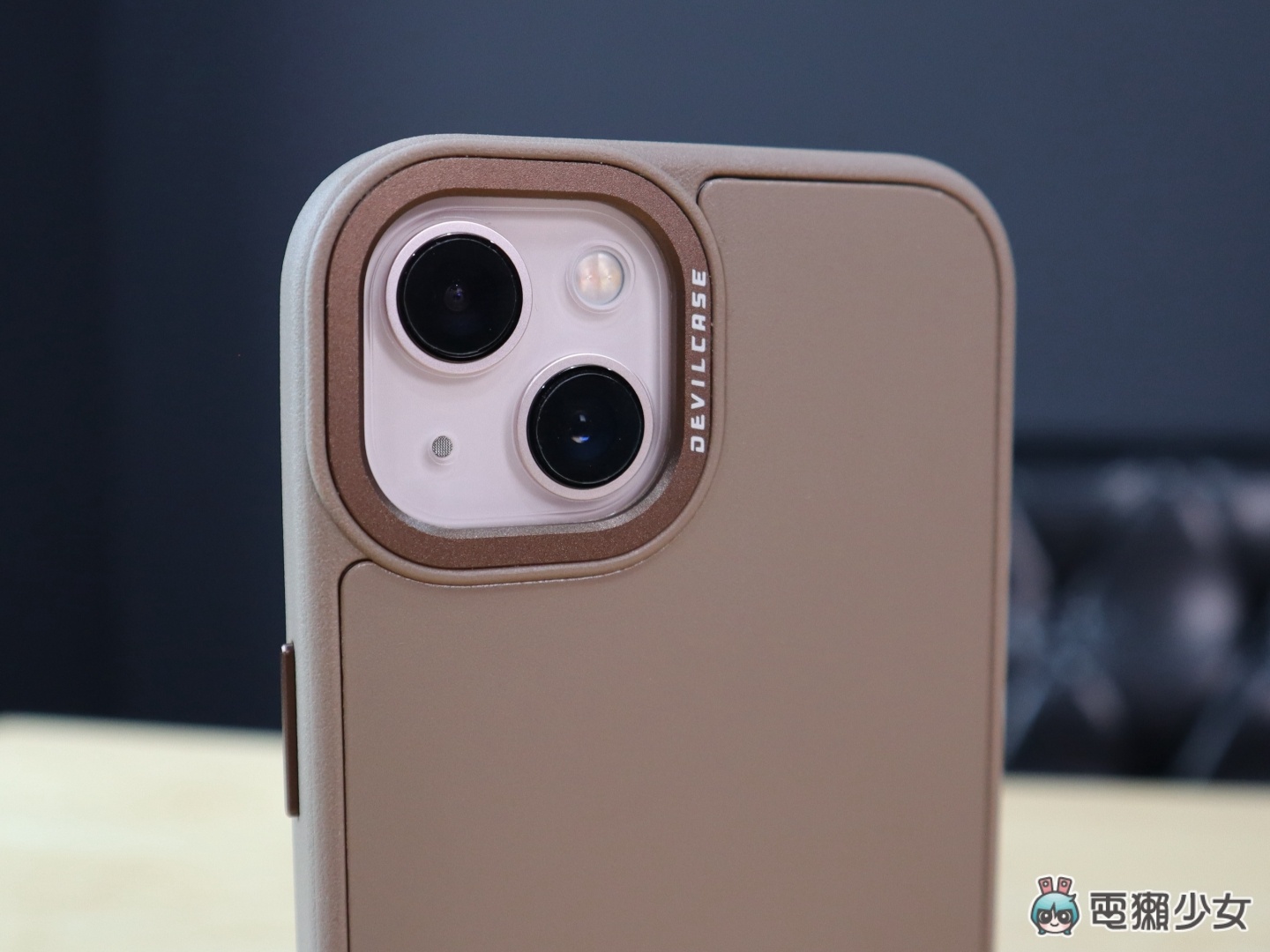 iPhone 13 摔落测试!装着 DEVILCASE 的‘ 恶魔防摔壳 PRO ’镜头防护加高 保护力更升级 内容图10 潮品文-大潮社旗下实时最新热点娱乐时尚数码等新闻资讯网站! iPhone 13 摔落测试!装着 DEVILCASE 的‘ 恶魔防摔壳 PRO ’镜头防护加高 保护力更升级