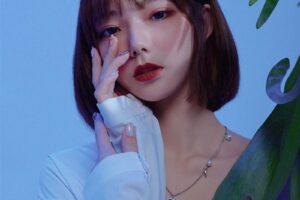 网红嫩模大解放！香辣比基尼一片白皙　跪骑娇喊：我怕水