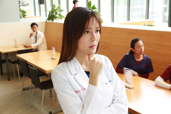 《星空下的仁医》钟嘉欣冻龄美貌惊艳观众！盘点10位TVB剧中的美女医生 娱乐资讯 图5张