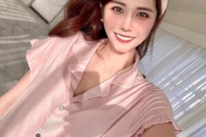 上帝视角贯穿深沟！沐沐白皙雪乳外露　全场冻未条：太邪恶