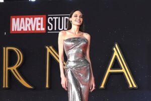 美如蜡像！46岁裘莉“永恒神力”逆龄颜值、容貌惊艳全场