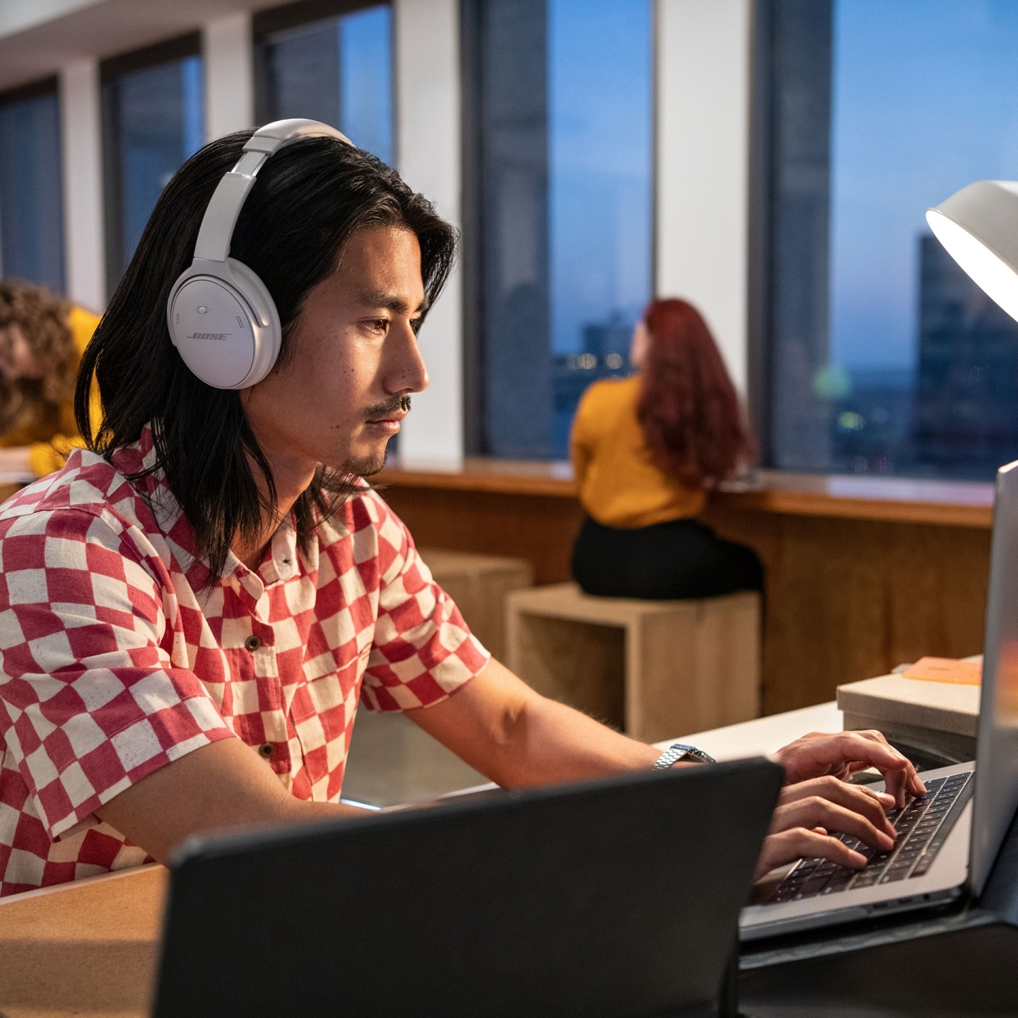 Bose 全新消噪耳机‘ QuietComfort 45 ’正式登台!延续上代经典设计 售价新台币 10,500 元 内容图2 潮品文-大潮社旗下实时最新热点娱乐时尚数码等新闻资讯网站! Bose 全新消噪耳机‘ QuietComfort 45 ’正式登台!延续上代经典设计 售价新台币 10,500 元