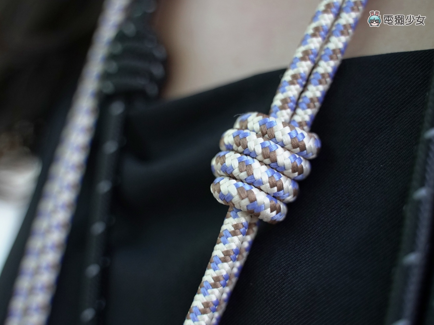 也太好看！Zenfone 8 设计师联名手机壳限量登场 搭配 Topologie 绳索背带时尚及便利性满分